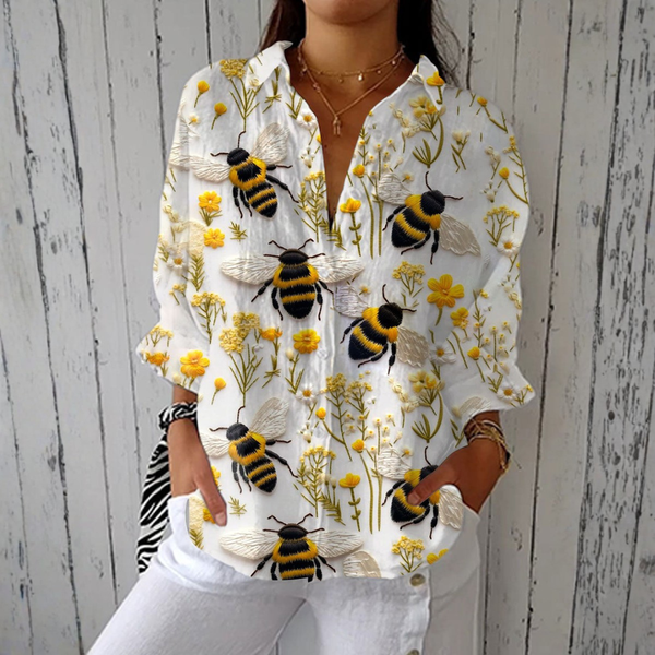 Brigite - Weisse Bluse mit Bienen- und Blütenmuster
